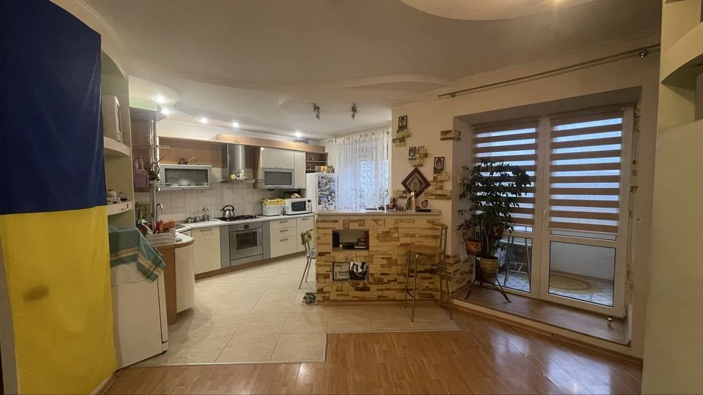 Продам 3-х комнатную квартиру в Центре
