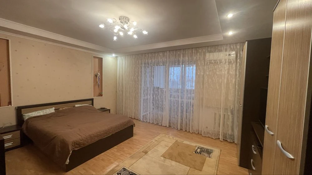 Продам 3-х комнатную квартиру в Центре