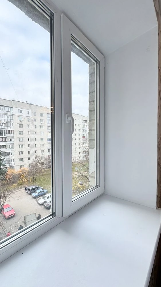2к квартира з євроремонтом! Кухня 22 м2! Торг! Терміново!!