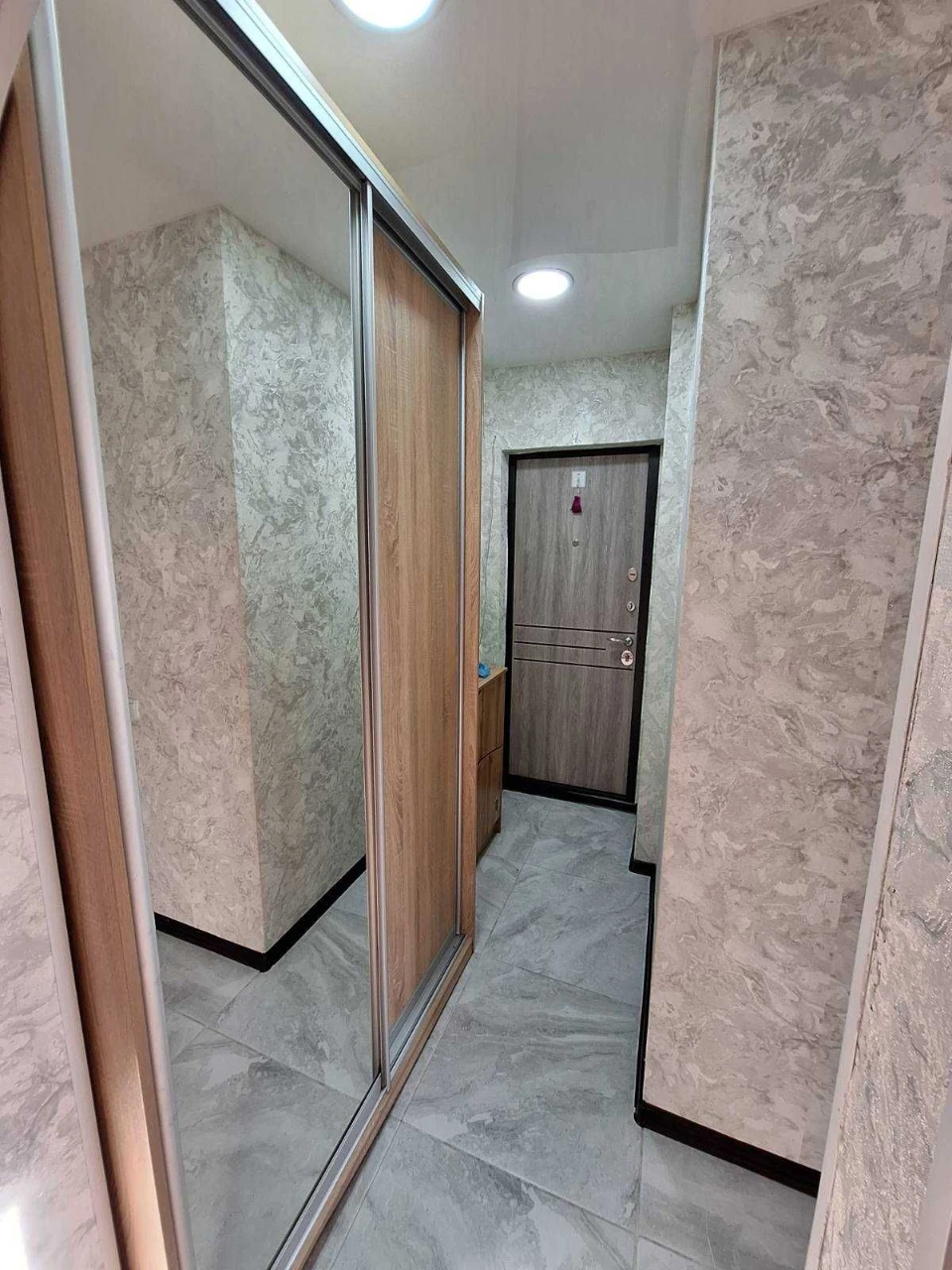 Продається 2 кімнатна квартира в районі Пр. Левка Лук'яненка