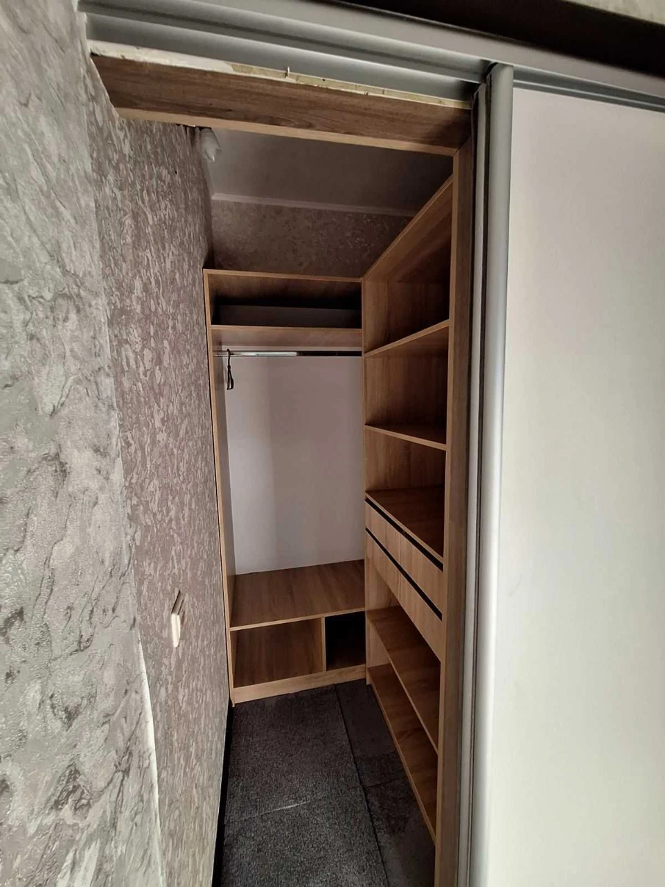 Продається 2 кімнатна квартира в районі Пр. Левка Лук'яненка