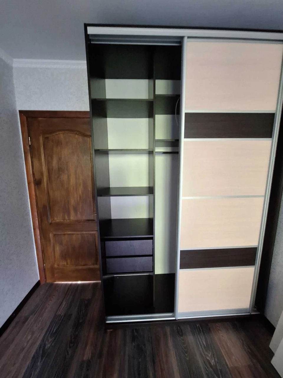 Продається 2 кімнатна квартира в районі Пр. Левка Лук'яненка