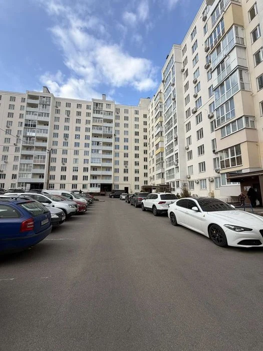 80.9 м2 Продаж кухня гостина +2 кімнати Автономка