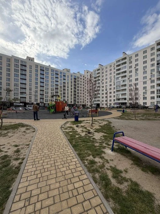 80.9 м2 Продаж кухня гостина +2 кімнати Автономка