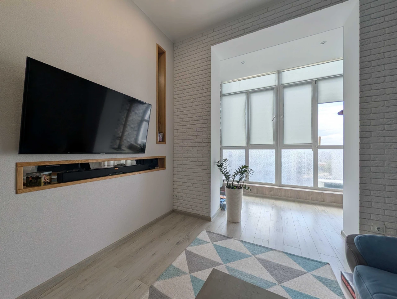 Видова дворівнева квартира з ремонтом Масани 101 м² RD