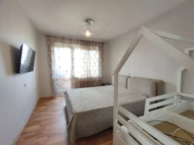 Простора 4-кімнатна квартира 84 м² на Масанах — вул. Незалеж