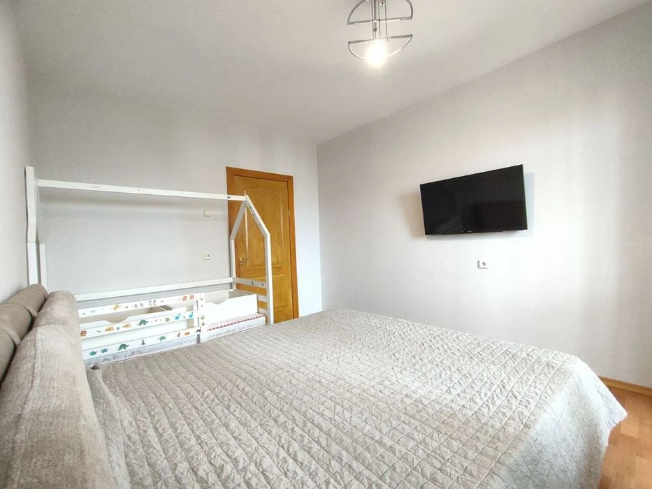 Простора 4-кімнатна квартира 84 м² на Масанах — вул. Незалеж
