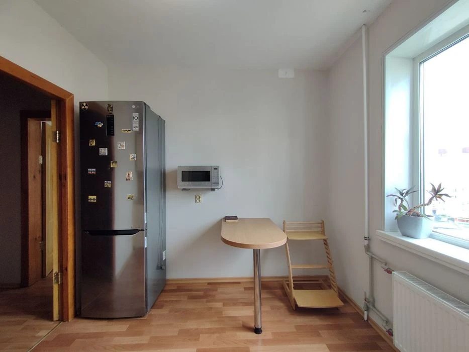 Простора 4-кімнатна квартира 84 м² на Масанах — вул. Незалеж
