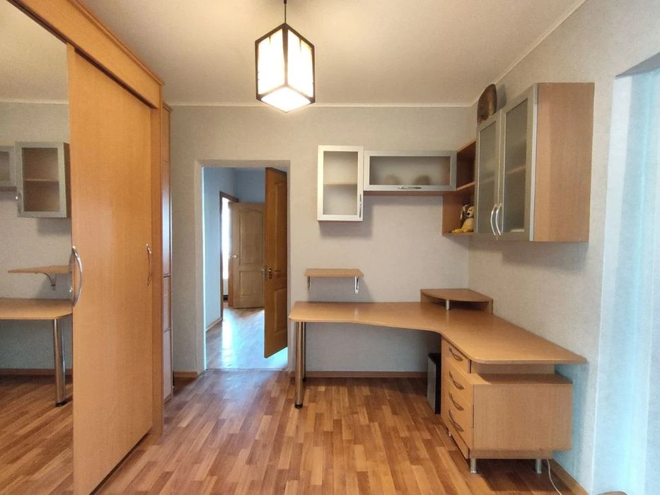 Простора 4-кімнатна квартира 84 м² на Масанах — вул. Незалеж