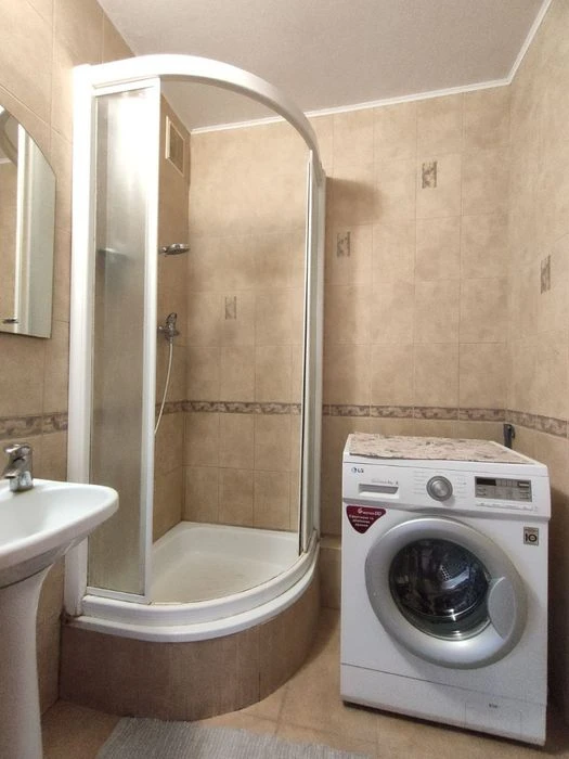 Простора 4-кімнатна квартира 84 м² на Масанах — вул. Незалеж