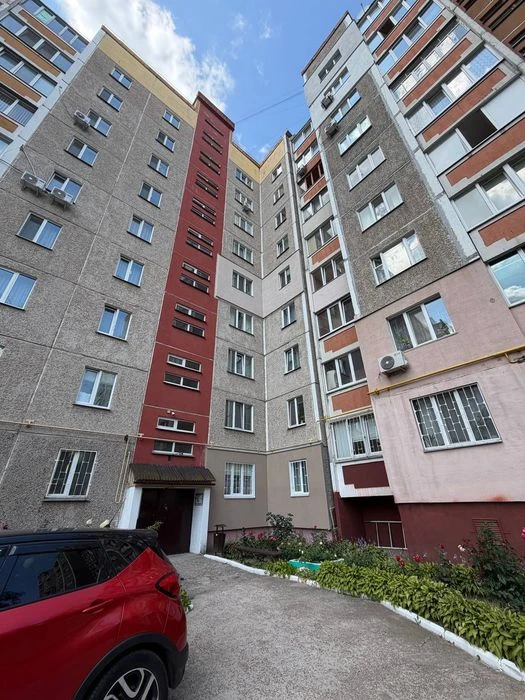 Простора 4-кімнатна квартира 84 м² на Масанах — вул. Незалеж