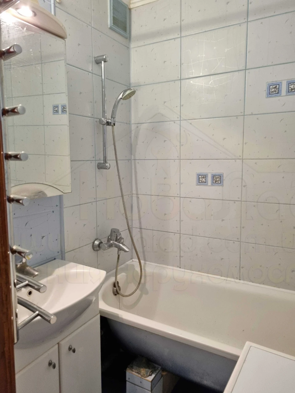 3 кімнатна квартира 71м2, 2/9 в житловому стані. Район Епіце