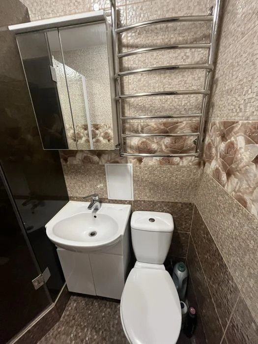Продаж 2-кім квартири с сучасним ремонтом в центрі міста. єВ