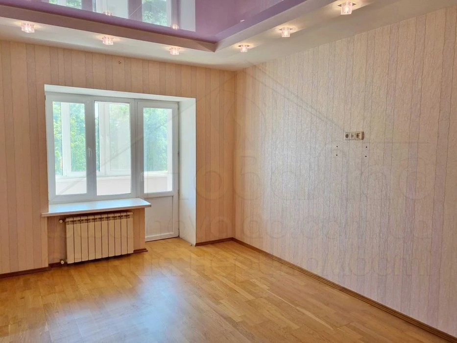 3 кімн. кв-ра 104м2 з тепловим лічильником та ремонтом район