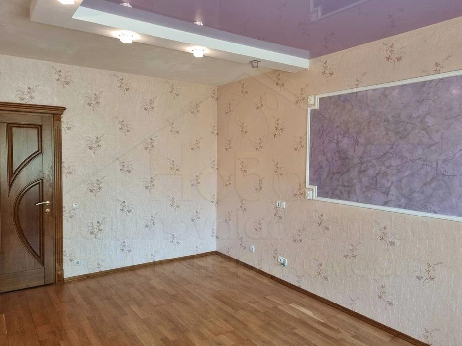 3 кімн. кв-ра 104м2 з тепловим лічильником та ремонтом район
