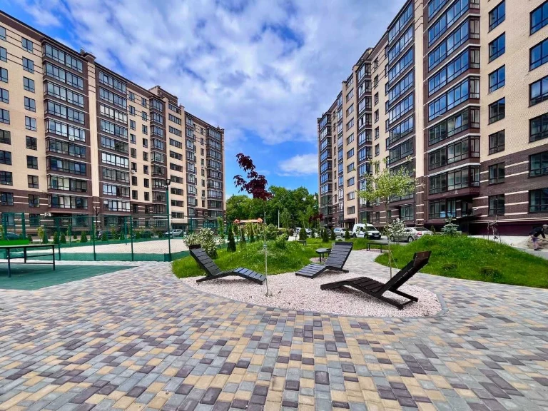 ПРОДАЖ великої 2-кімнатної квартири (73,5 м2) в Новобудові 2
