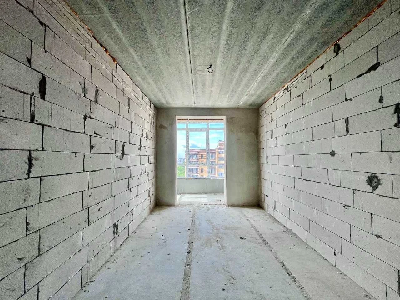 ПРОДАЖ великої 2-кімнатної квартири (73,5 м2) в Новобудові 2