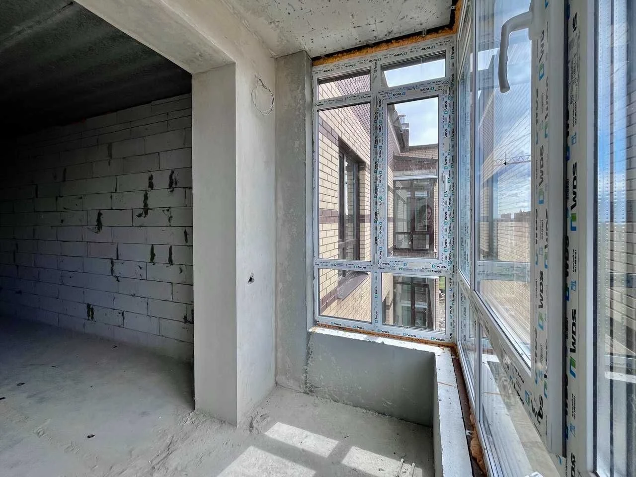 ПРОДАЖ великої 2-кімнатної квартири (73,5 м2) в Новобудові 2
