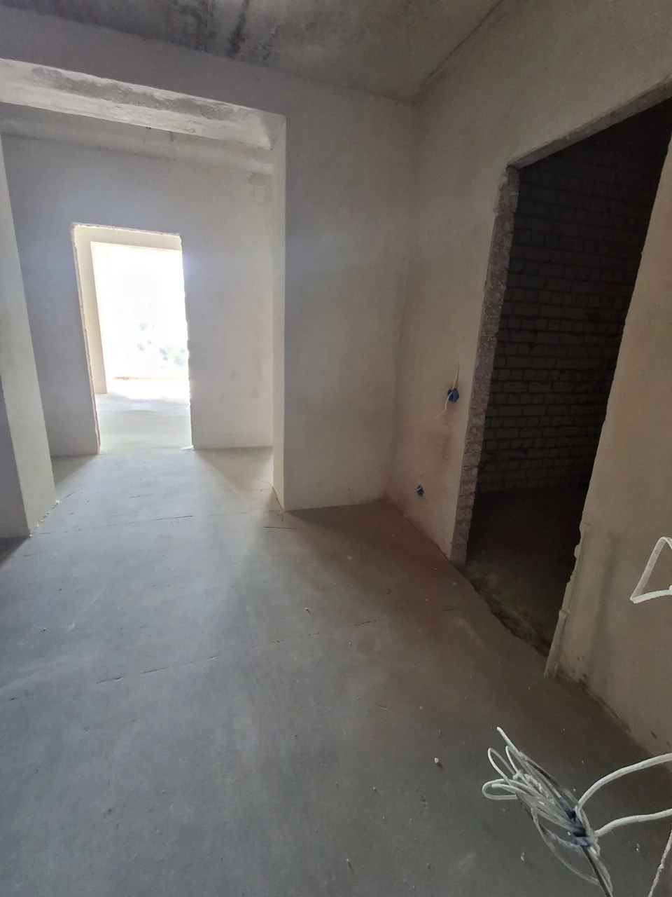 Новобудова 54м2  ЦЕНТР Продам 1 кім квартиру