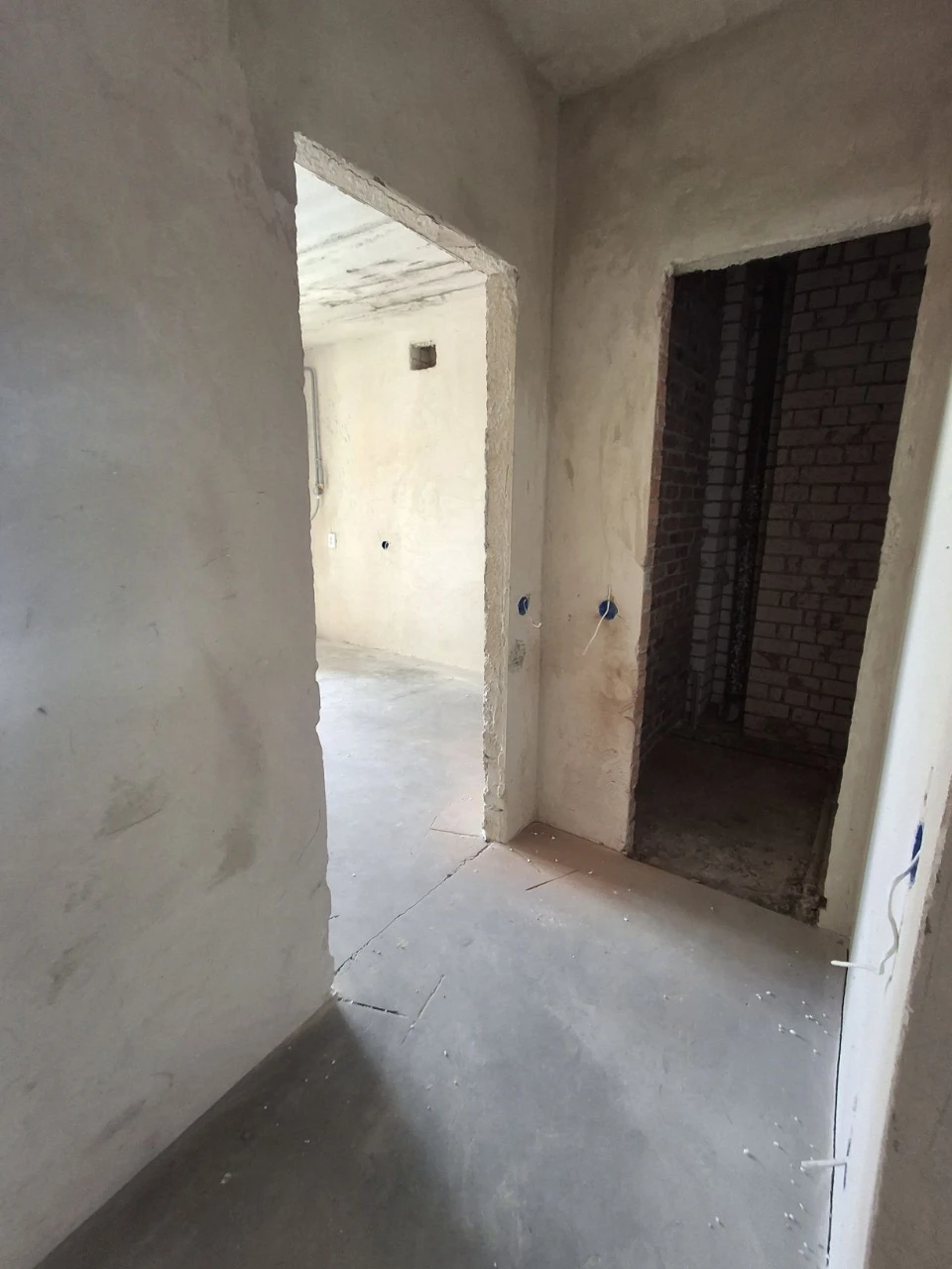 Новобудова 54м2  ЦЕНТР Продам 1 кім квартиру
