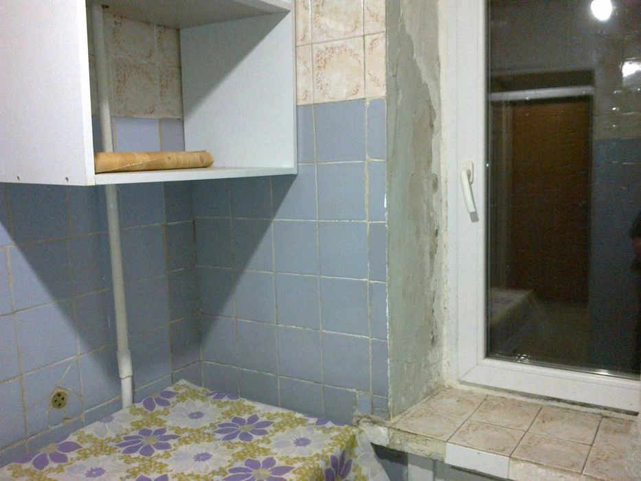ПРОДАЮ 1 кім.Кв 2/9Цегла М/П Вікна. Б/Двері Поряд Ринок.Полі