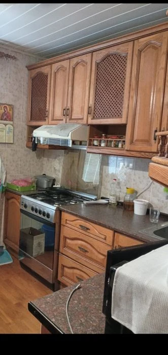 Продам велику 4-и кім.квартиру в р/ні  5 кутів!