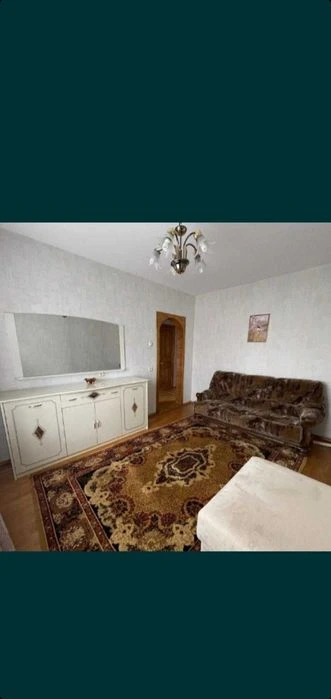 Продам велику 4-и кім.квартиру в р/ні  5 кутів!