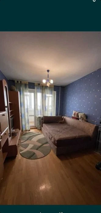 Продам велику 4-и кім.квартиру в р/ні  5 кутів!