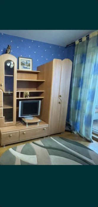 Продам велику 4-и кім.квартиру в р/ні  5 кутів!