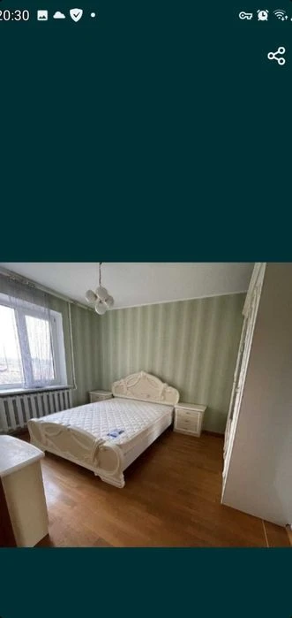 Продам велику 4-и кім.квартиру в р/ні  5 кутів!