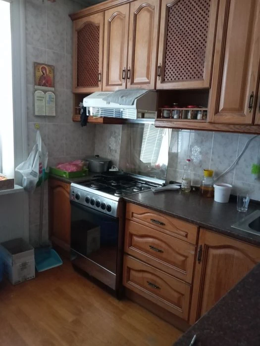 Продам велику 4-и кім.квартиру в р/ні  5 кутів!