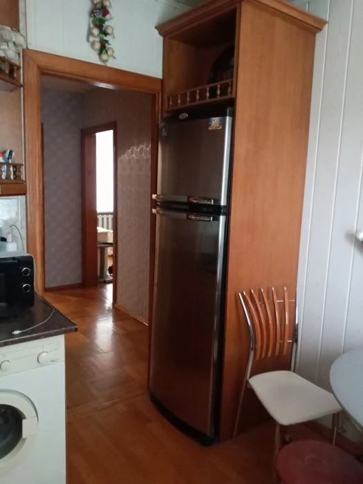 Продам велику 4-и кім.квартиру в р/ні  5 кутів!