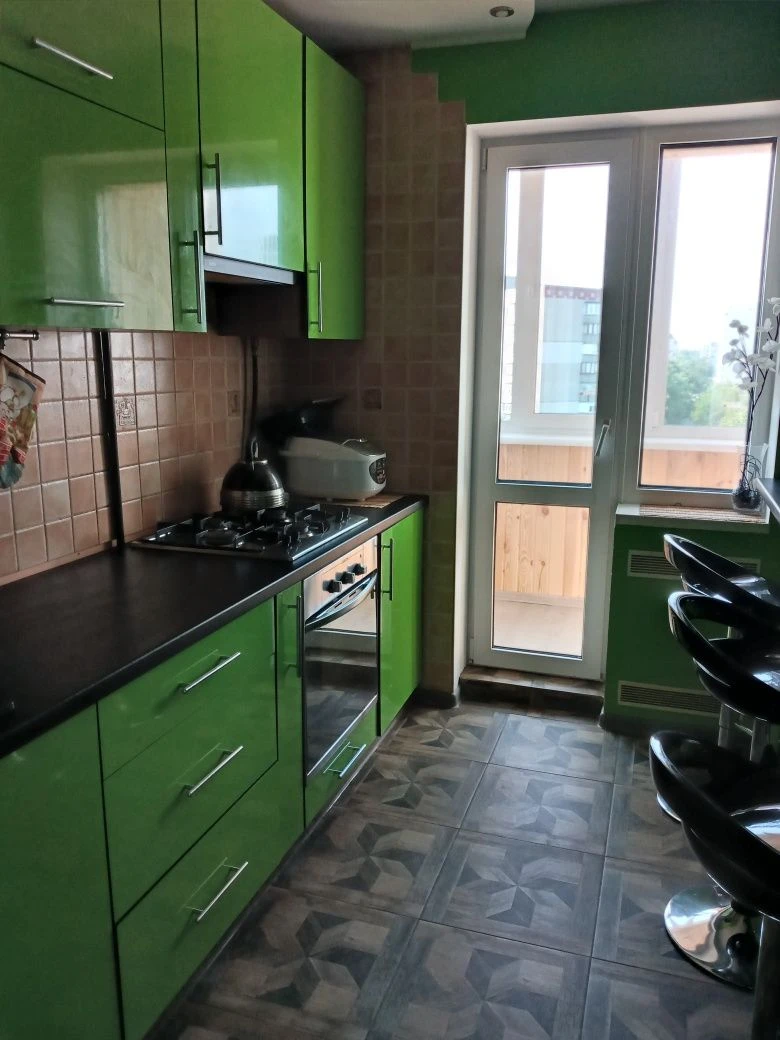 Продам  з Євроремонтом 3-и кім.кв-ру у центрі! Кухня-студія!
