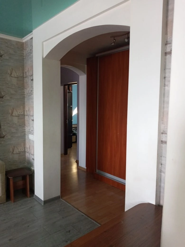 Продам  з Євроремонтом 3-и кім.кв-ру у центрі! Кухня-студія!