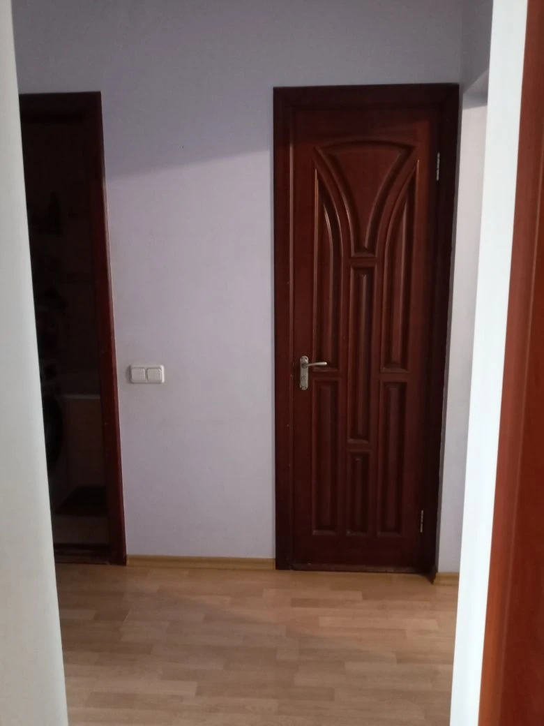 Продам  з Євроремонтом 3-и кім.кв-ру у центрі! Кухня-студія!