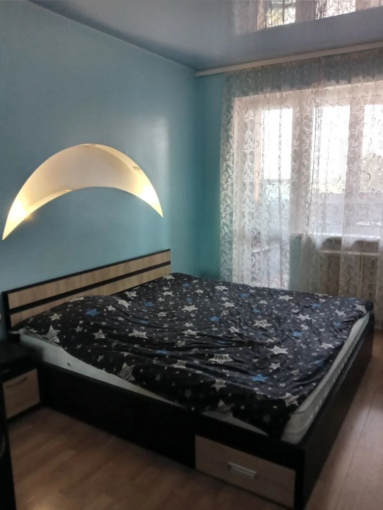 Продам  з Євроремонтом 3-и кім.кв-ру у центрі! Кухня-студія!
