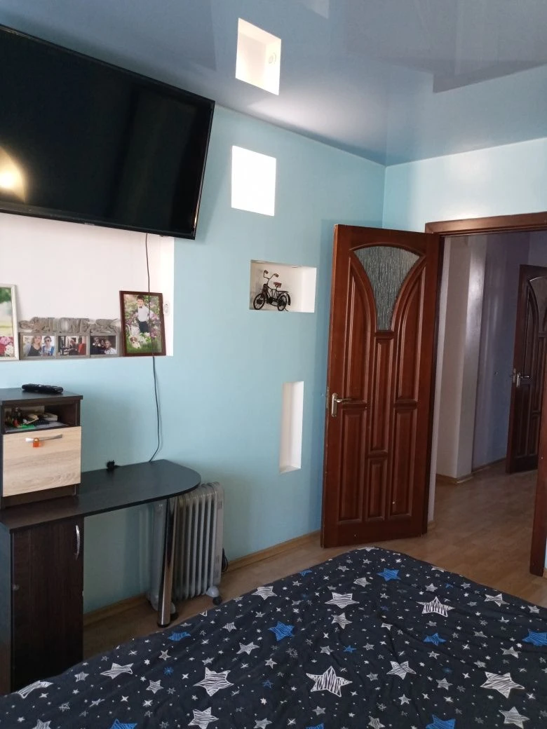 Продам  з Євроремонтом 3-и кім.кв-ру у центрі! Кухня-студія!