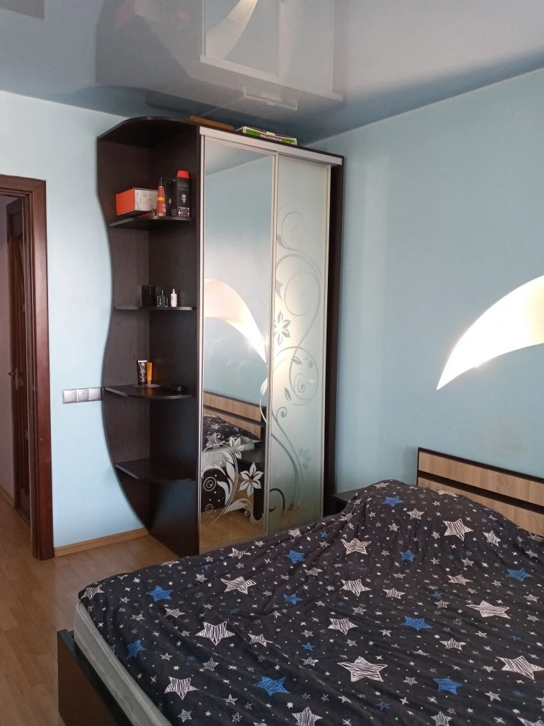 Продам  з Євроремонтом 3-и кім.кв-ру у центрі! Кухня-студія!