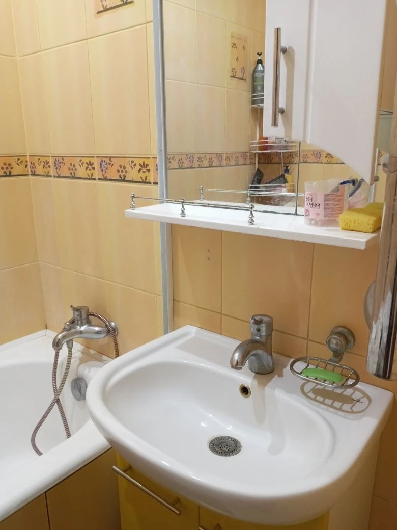 Продам  з Євроремонтом 3-и кім.кв-ру у центрі! Кухня-студія!