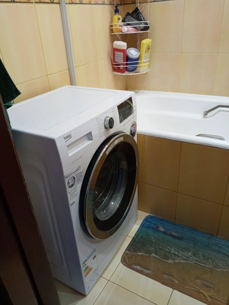 Продам  з Євроремонтом 3-и кім.кв-ру у центрі! Кухня-студія!