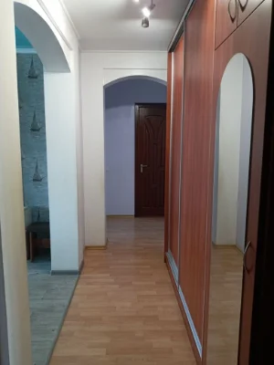 Продам  з Євроремонтом 3-и кім.кв-ру у центрі! Кухня-студія!