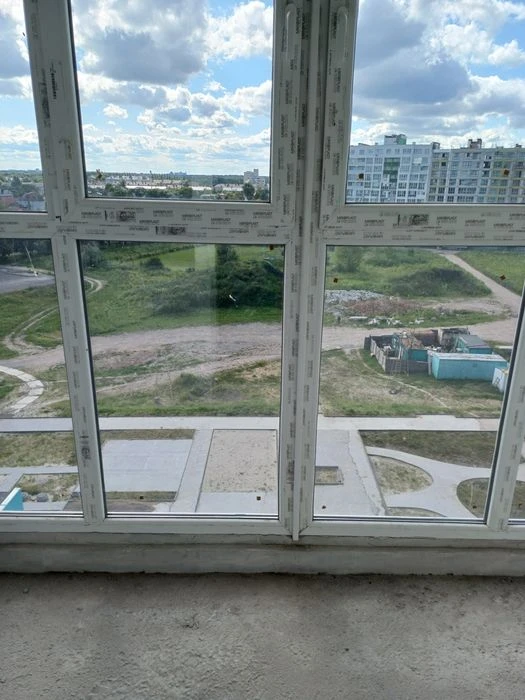 Продаж просторої квартири в новому будинку, автон/опалення