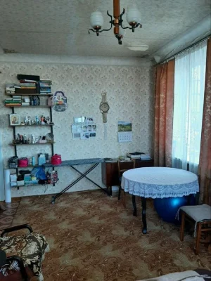 3-room apartment on Sobornoy Ave.