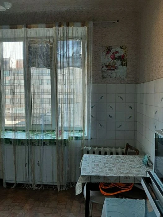 3-room apartment on Sobornoy Ave.