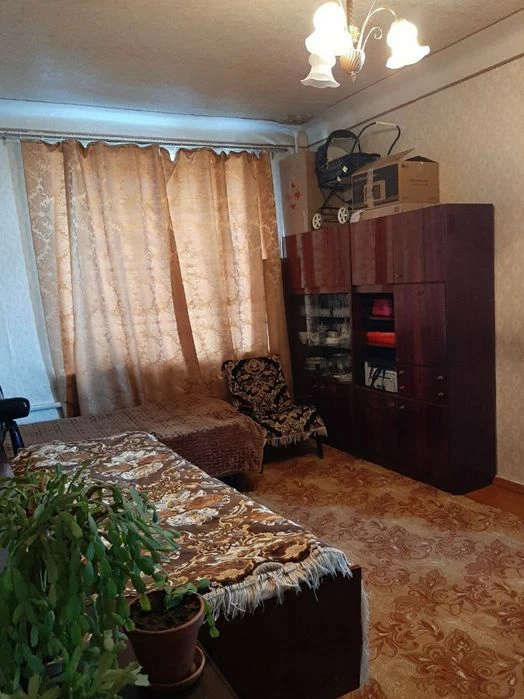 3-room apartment on Sobornoy Ave.