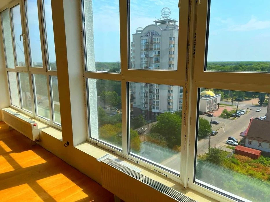 5ти кімнатна квартира по вул. Милорадовича 55власна тераса Y