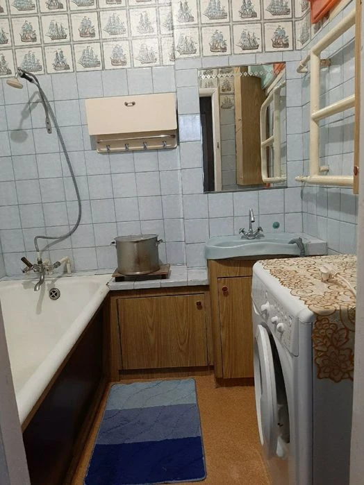 3-room apartment on Sobornoy Ave.