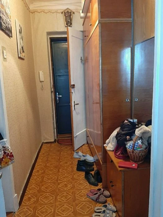 3-room apartment on Sobornoy Ave.