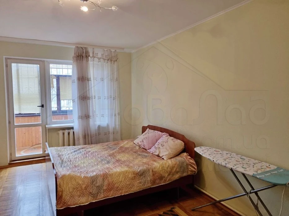 3 кімнатна квартира 116м2, 2/6 з індвид. опаленням біля Цент