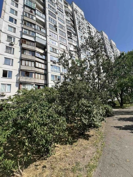 For sale 1-room apartment. Metro "Darnytsia", Romana Mstislavycha Street